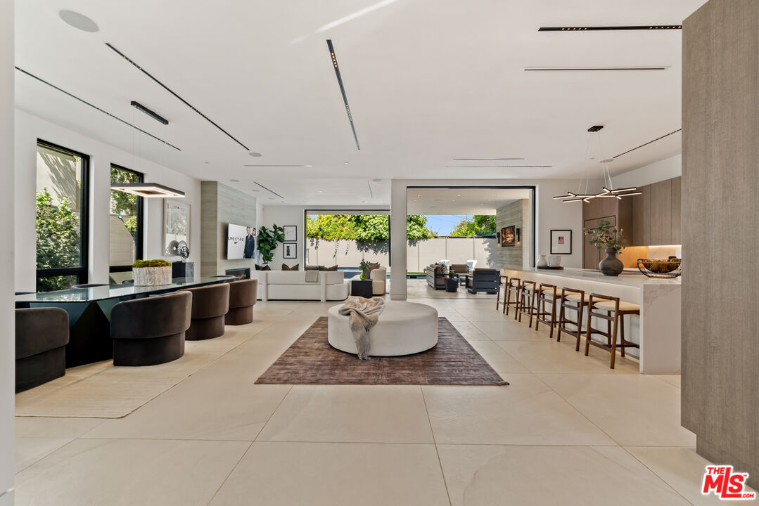 818 N Curson Ave