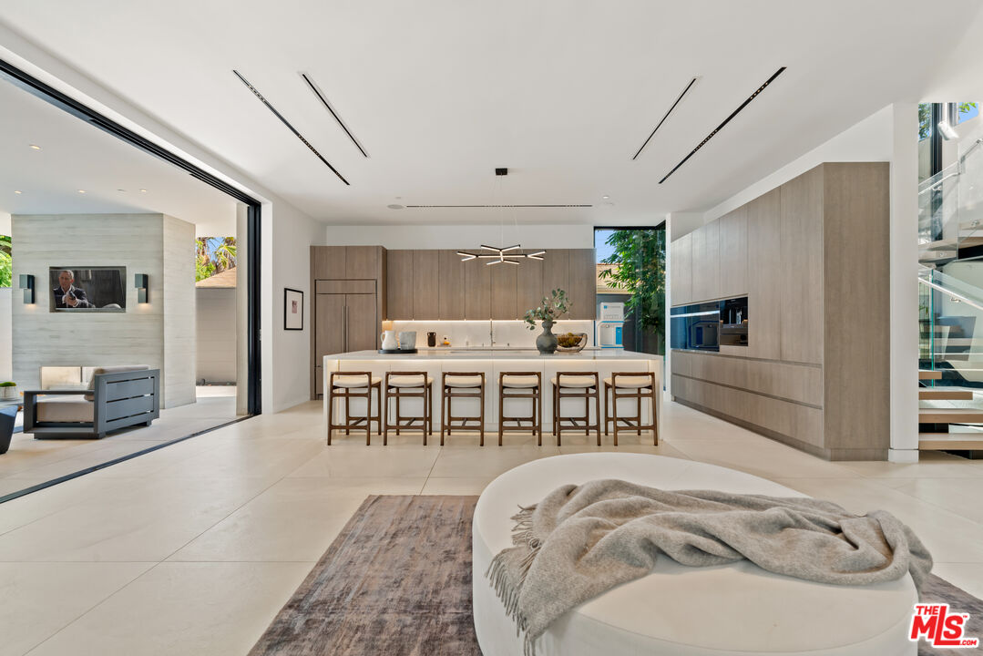 818 N Curson Ave