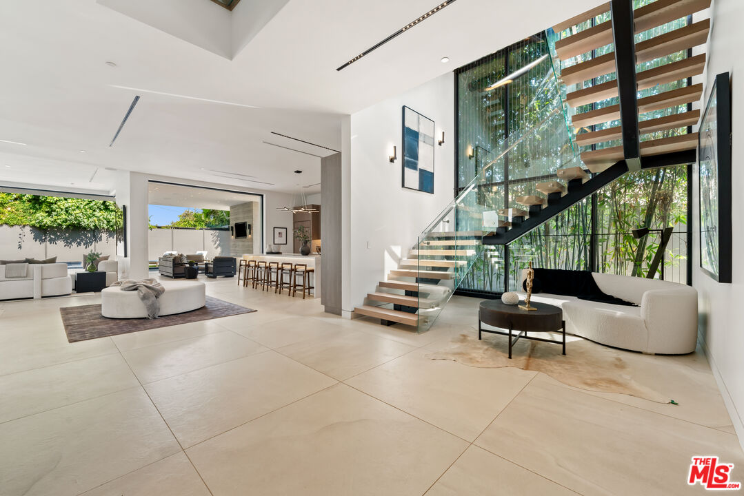 818 N Curson Ave