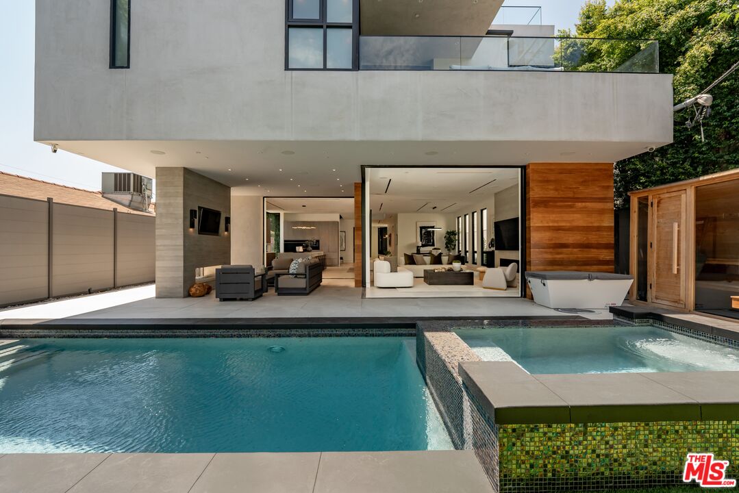 818 N Curson Ave