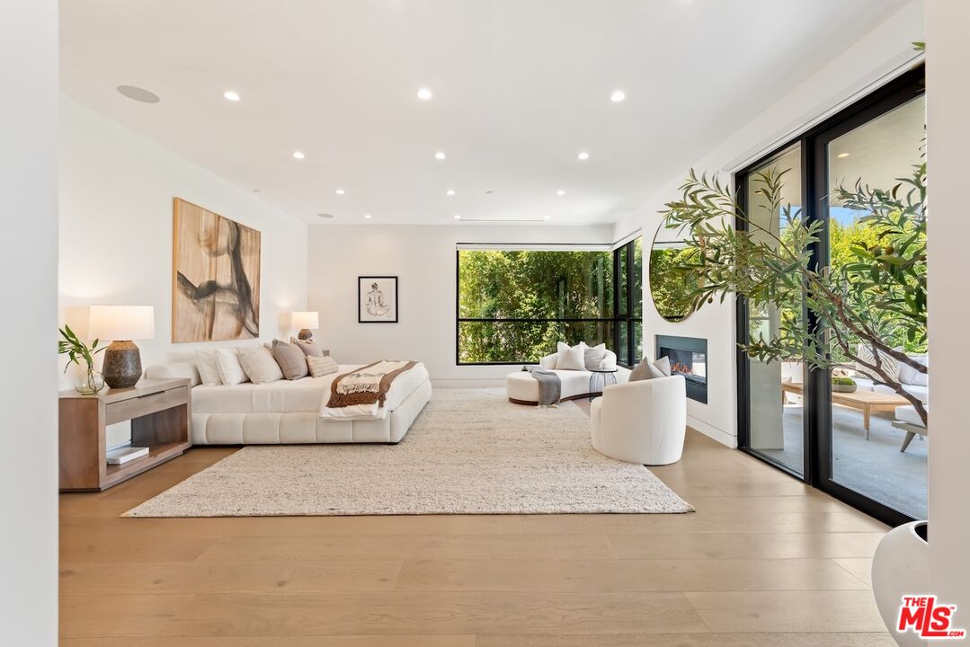 818 N Curson Ave