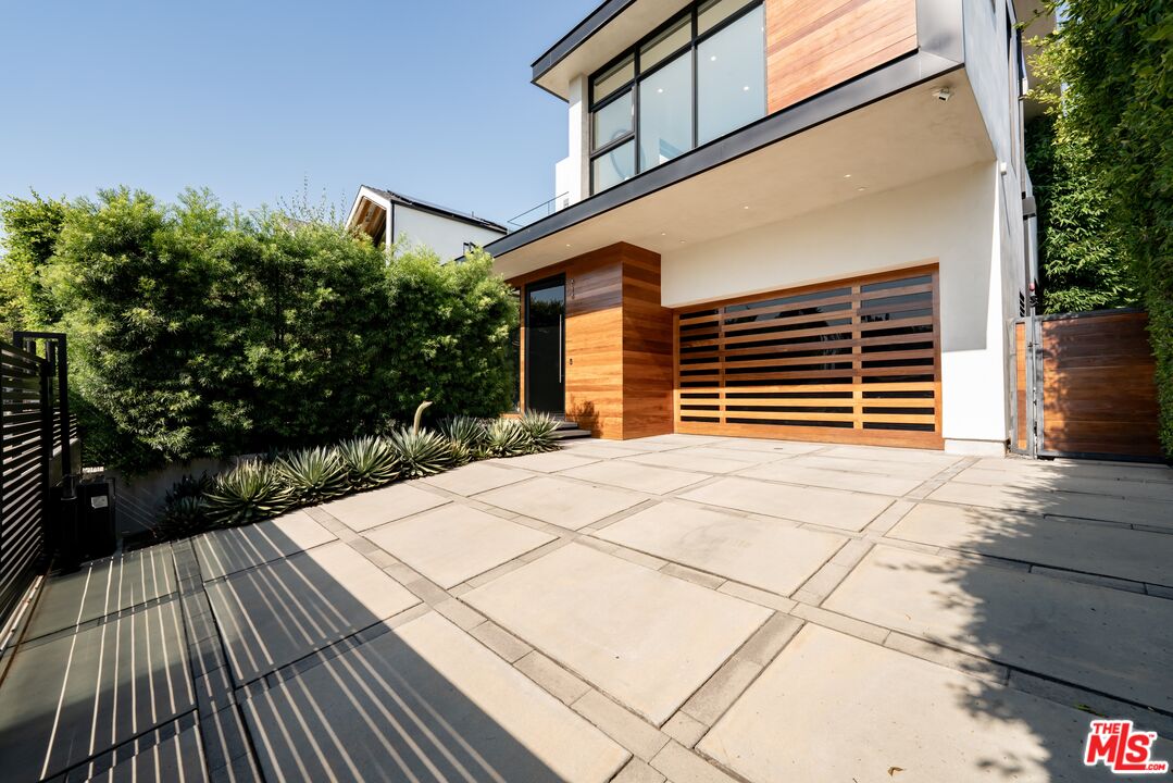 818 N Curson Ave