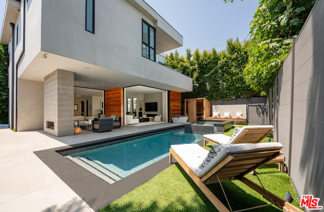 818 N Curson Ave