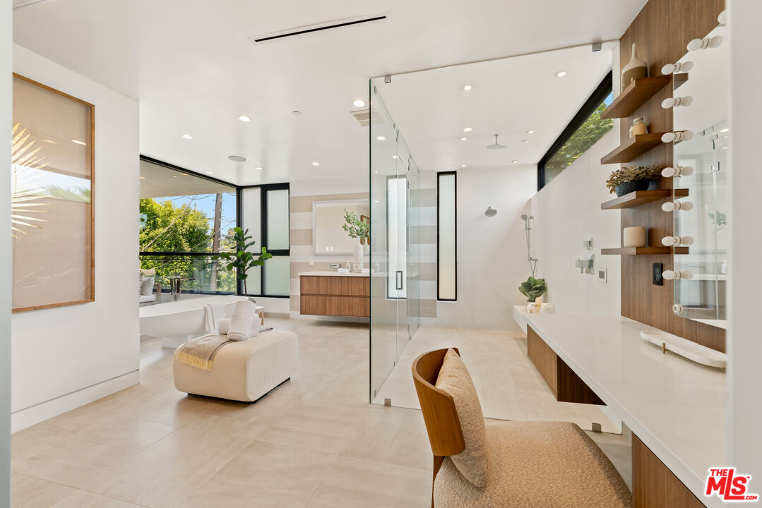 818 N Curson Ave