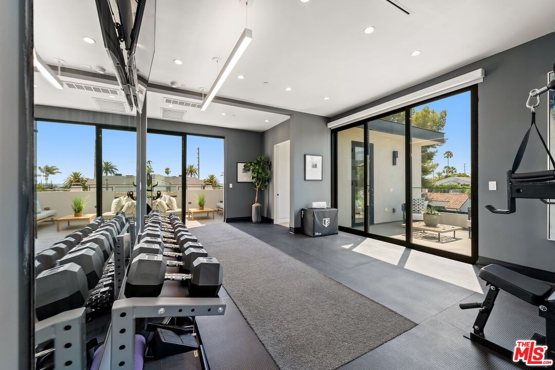 818 N Curson Ave