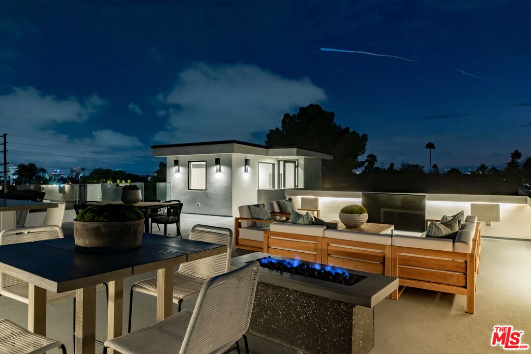 818 N Curson Ave