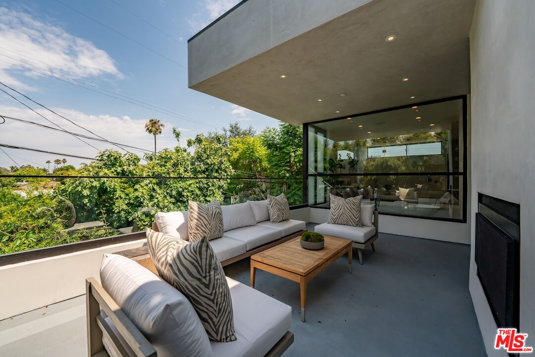 818 N Curson Ave