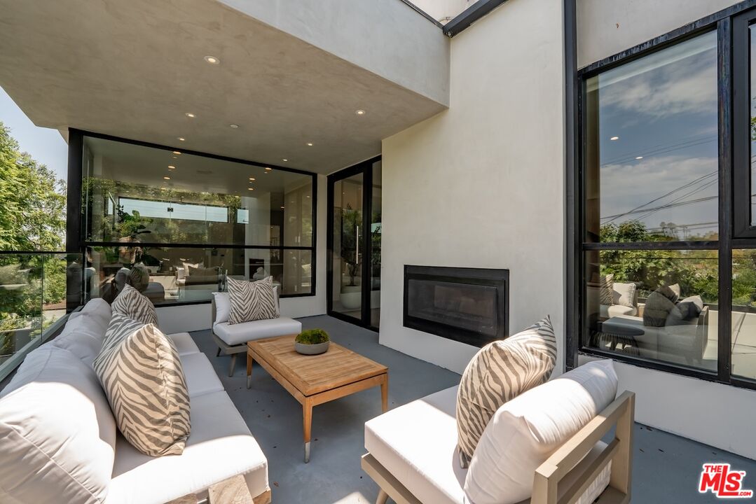 818 N Curson Ave