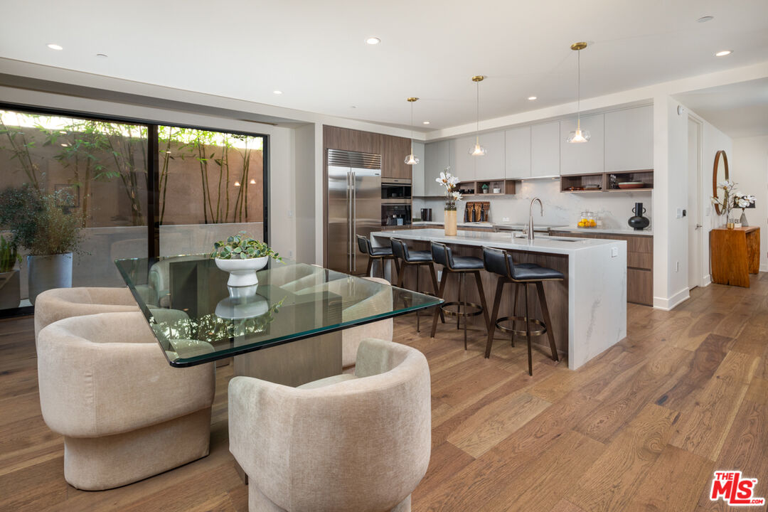 725 N Croft Ave Unit: 109