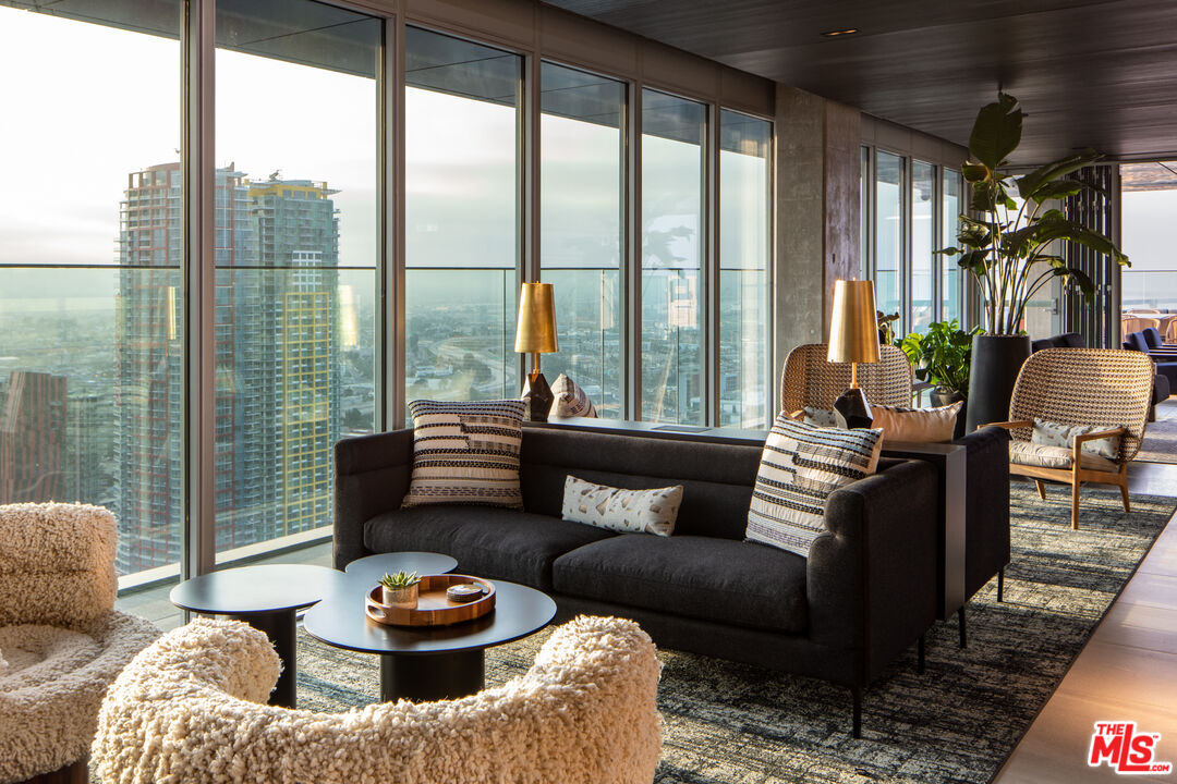 601 Eleventh Unit: PH 3301