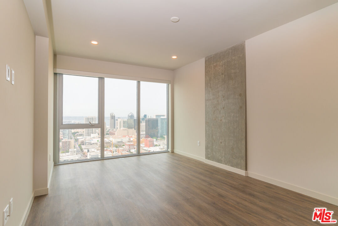 601 Eleventh Unit: PH 3301