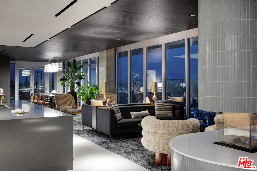 601 Eleventh Unit: PH 3301