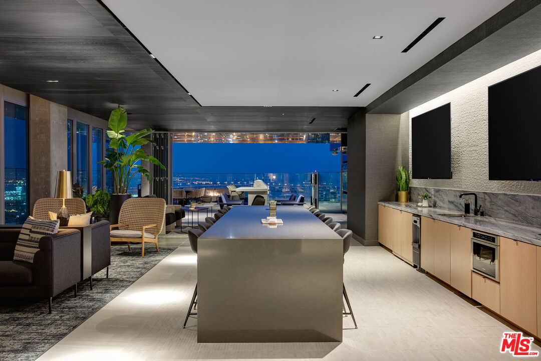 601 Eleventh Unit: PH 3301