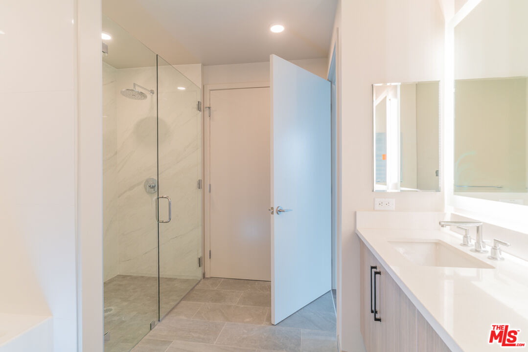 601 Eleventh Unit: PH 3301