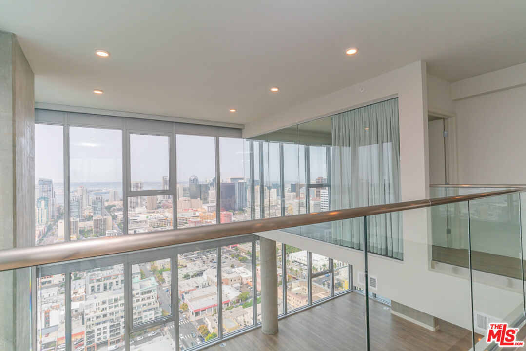 601 Eleventh Unit: PH 3301