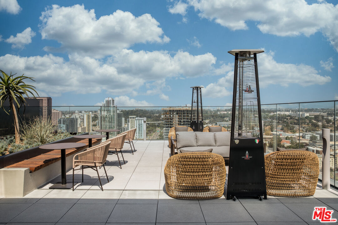 601 Eleventh Unit: PH 3301