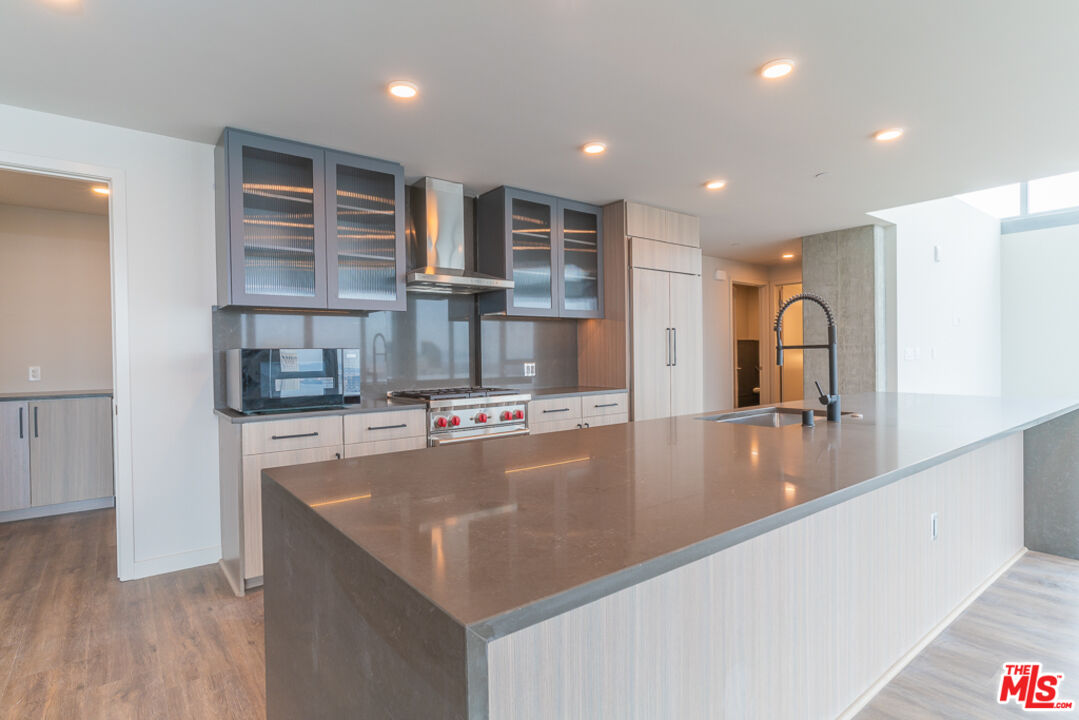 601 Eleventh Unit: PH 3301