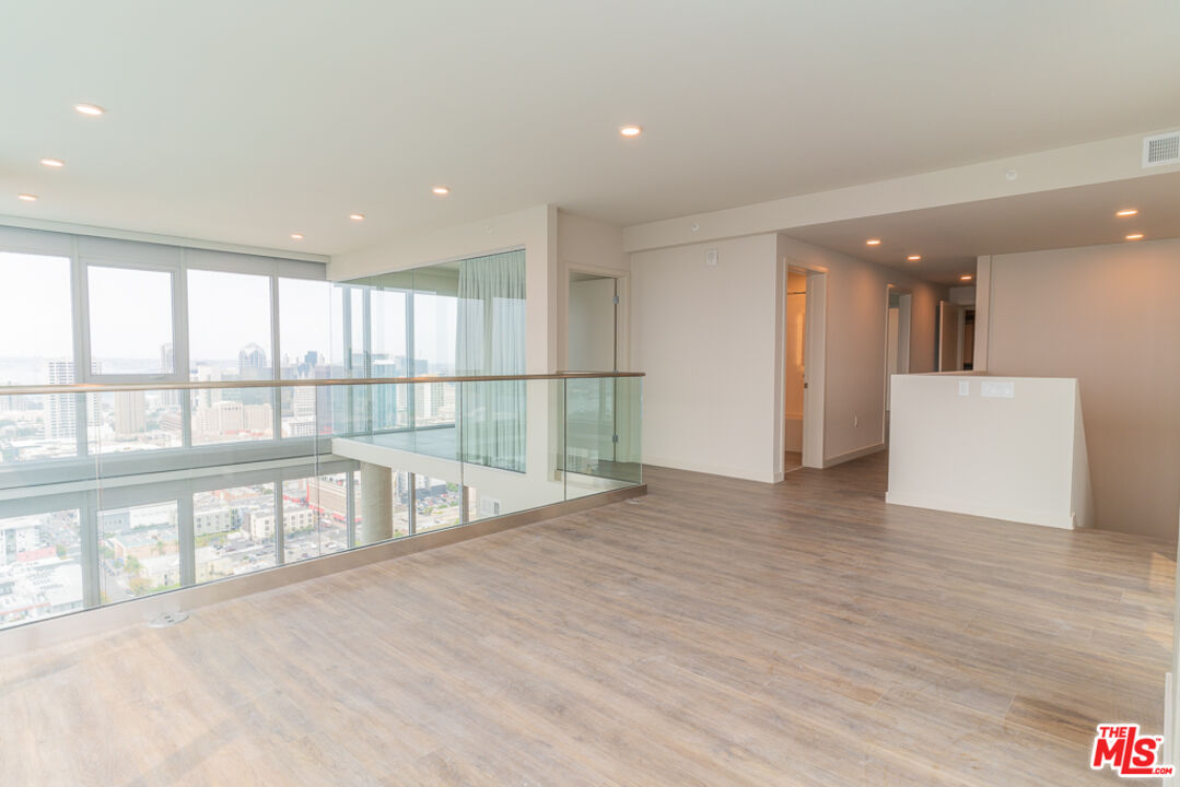 601 Eleventh Unit: PH 3301
