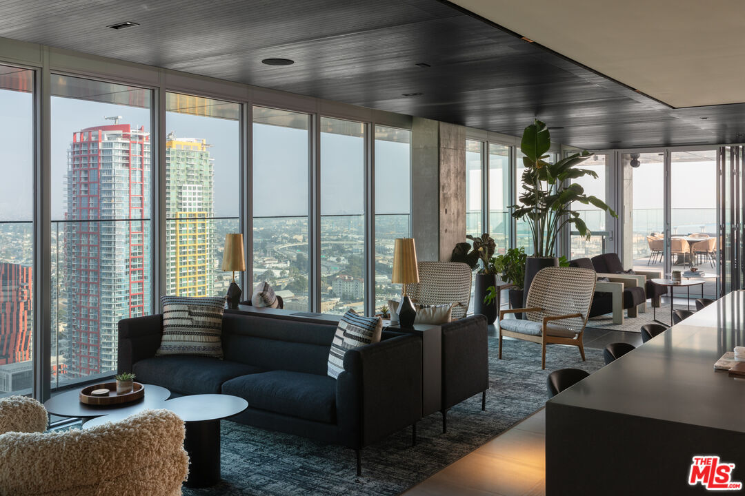 601 Eleventh Unit: PH 3301