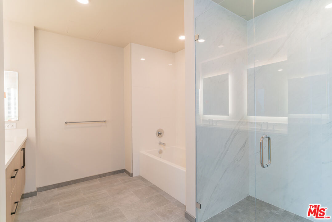 601 Eleventh Unit: PH 3301