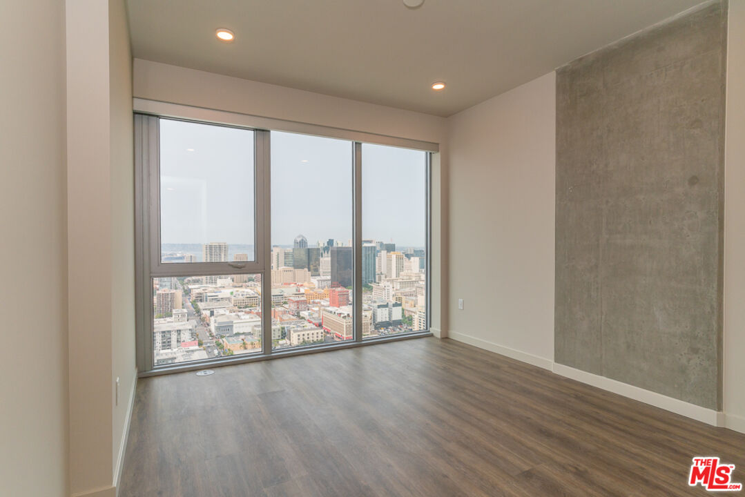601 Eleventh Unit: PH 3301