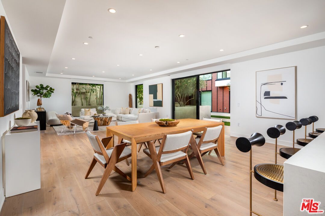 725 N Croft Ave Unit: 404