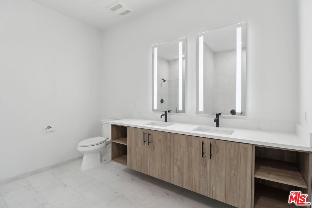 800 Broadway Unit: PH 2