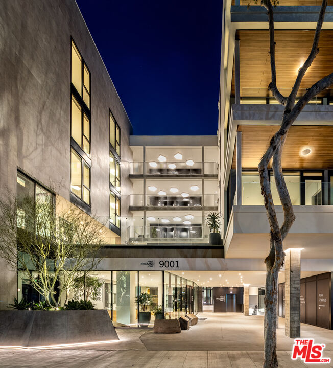 9001 Santa Monica Blvd Unit: 202