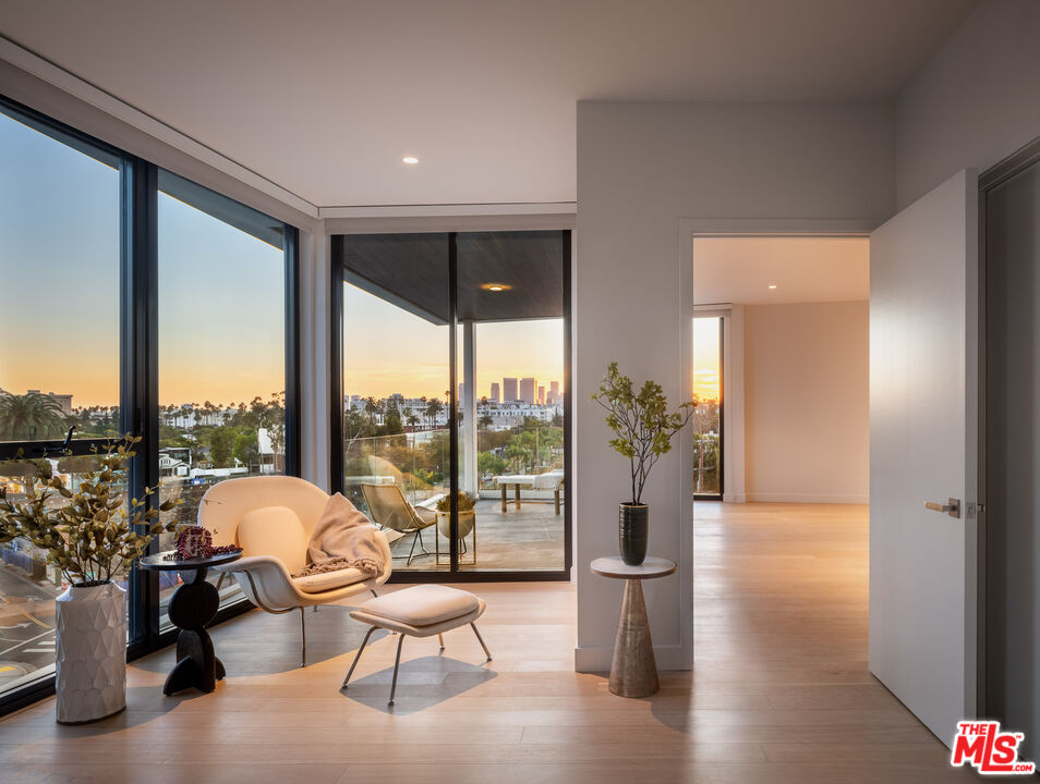 9001 Santa Monica Blvd Unit: 202