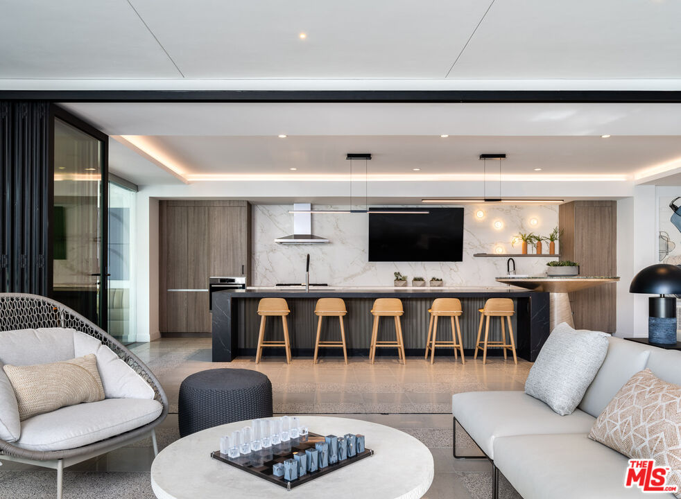 9001 Santa Monica Blvd Unit: 202