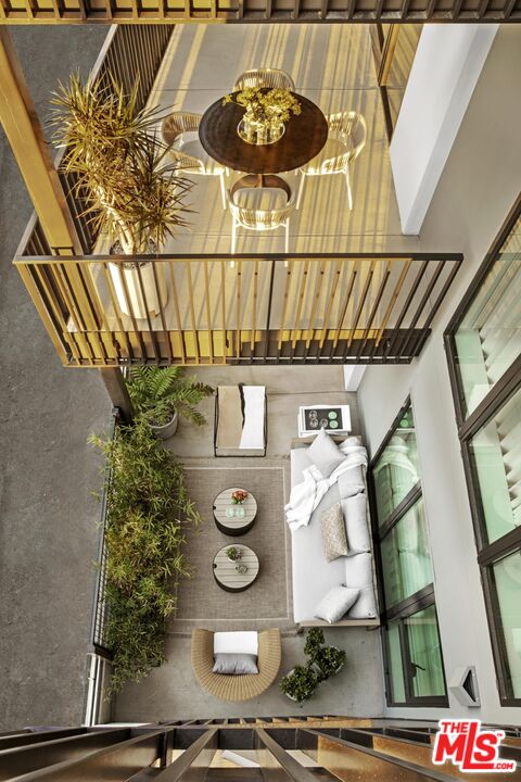 9001 Santa Monica Blvd Unit: 202