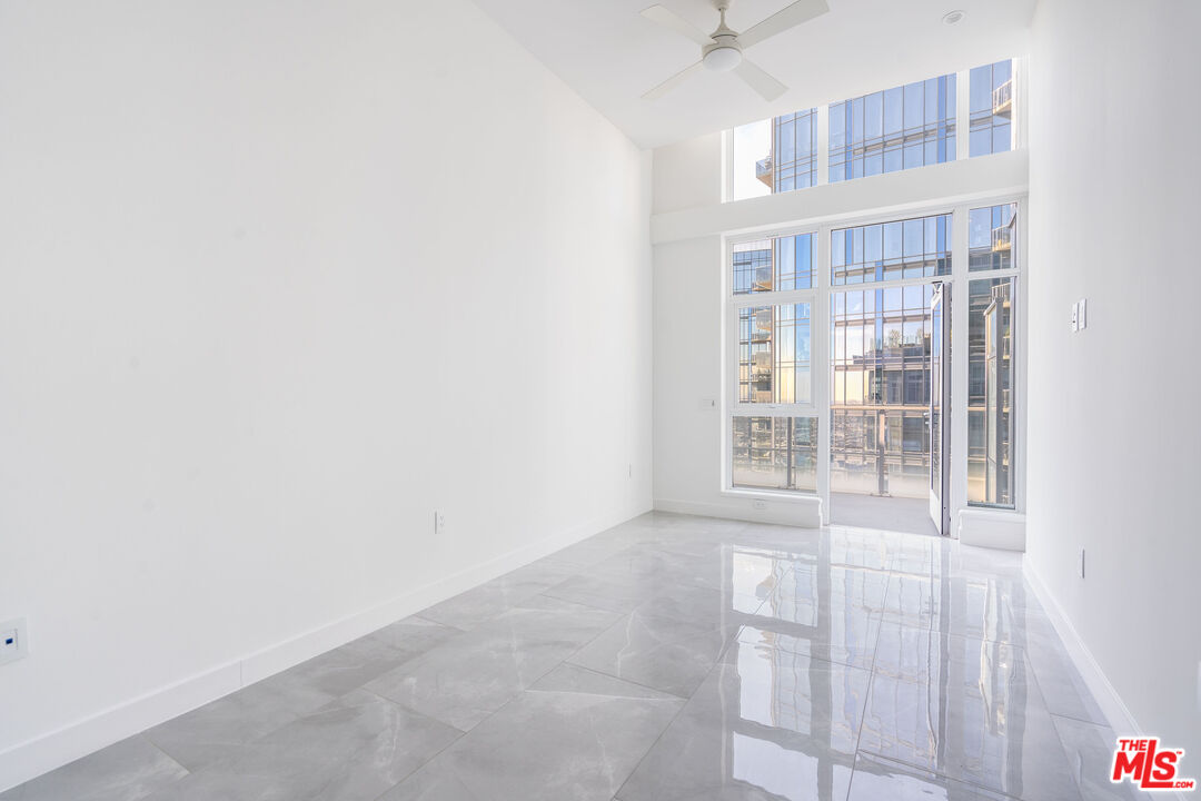 1201 S Hope St Unit: PH 1