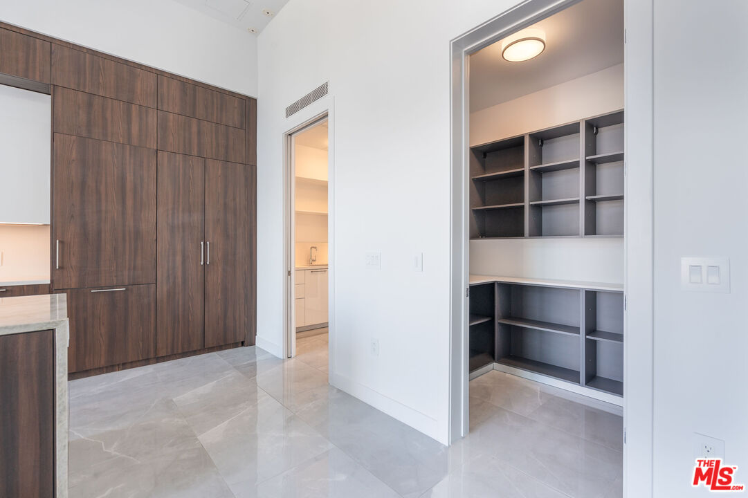 1201 S Hope St Unit: PH 1
