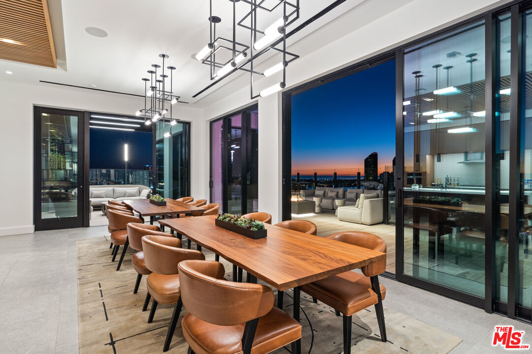 675 Ninth Ave Unit: 2102