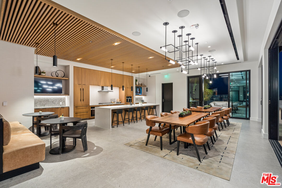 675 Ninth Ave Unit: 2102