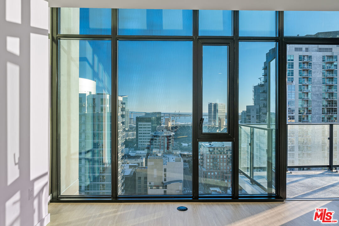 675 Ninth Ave Unit: 2102