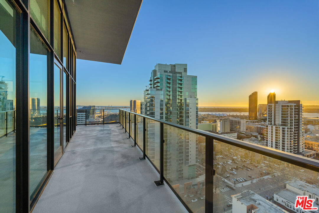 675 Ninth Ave Unit: 2102