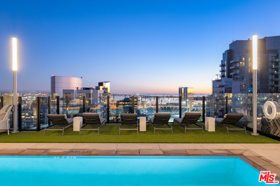 675 Ninth Ave Unit: 2102