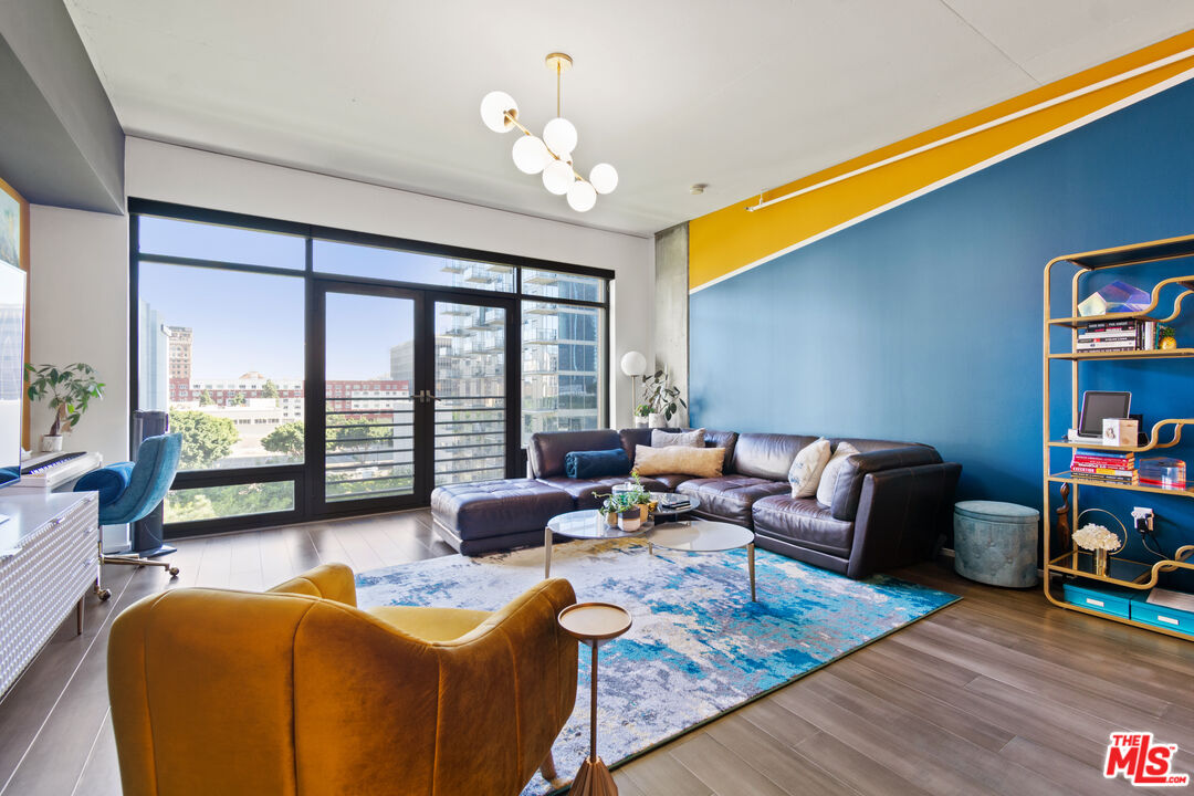 1111 S Grand Ave Unit: 716