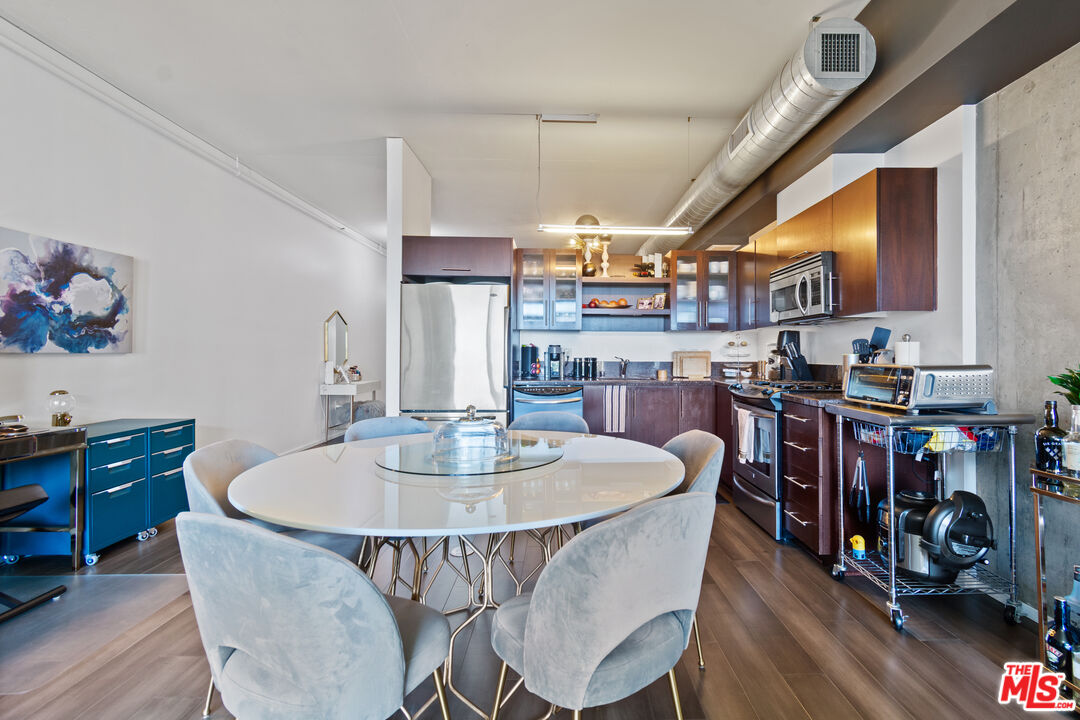 1111 S Grand Ave Unit: 716