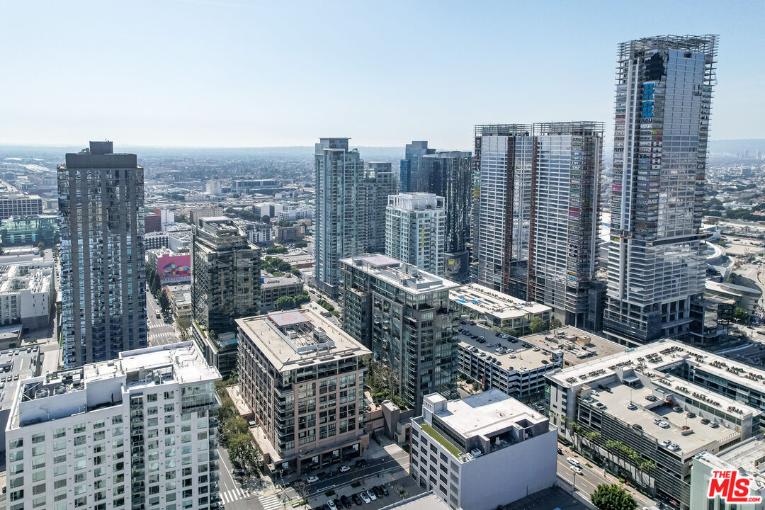 1111 S Grand Ave Unit: 716