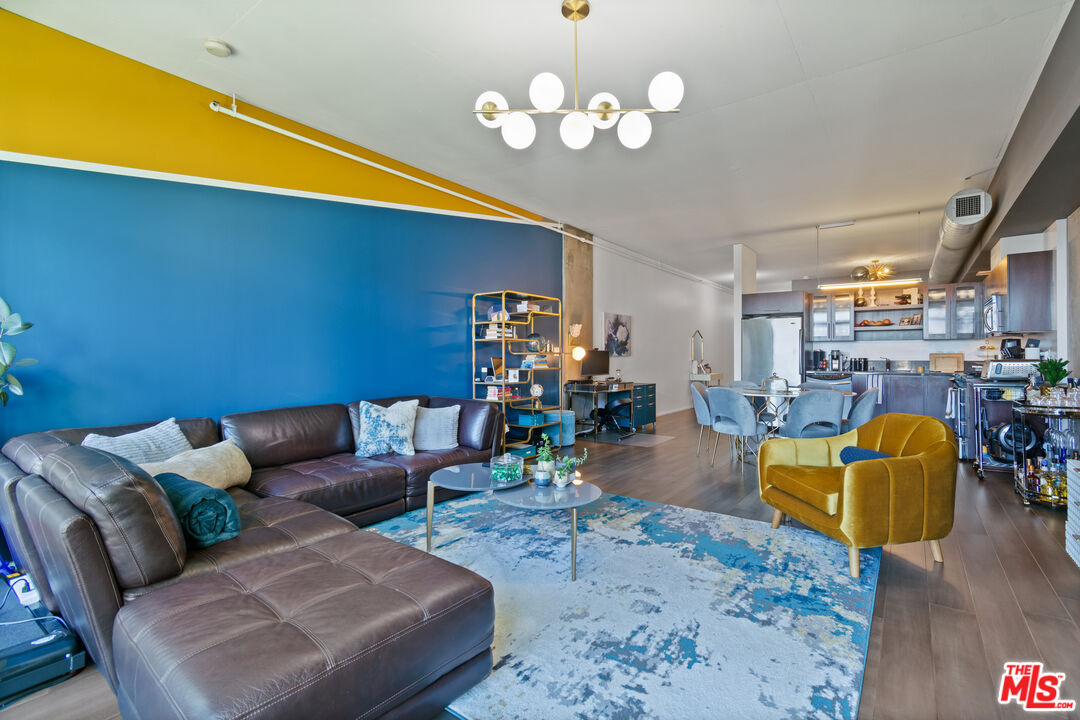 1111 S Grand Ave Unit: 716