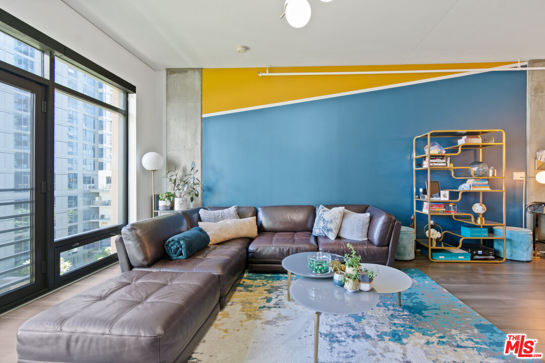 1111 S Grand Ave Unit: 716