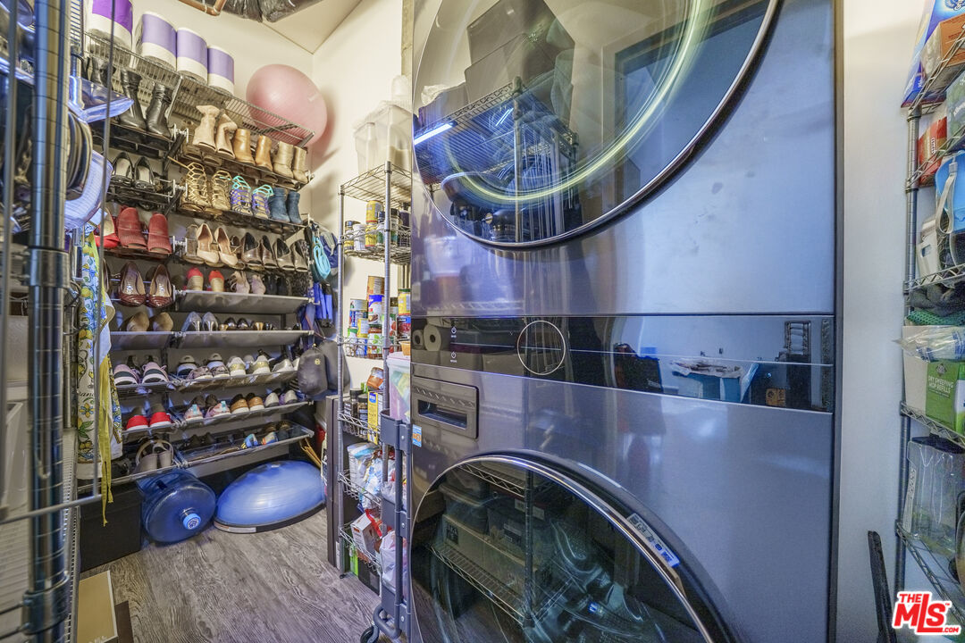 1111 S Grand Ave Unit: 716