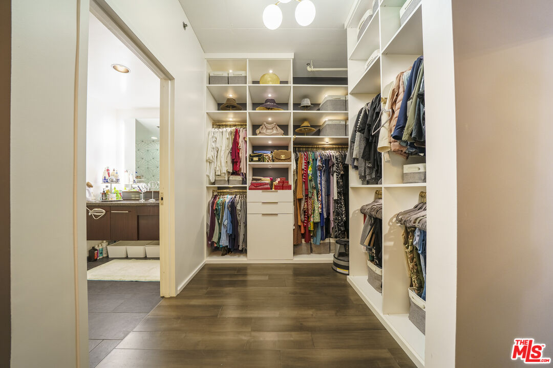 1111 S Grand Ave Unit: 716