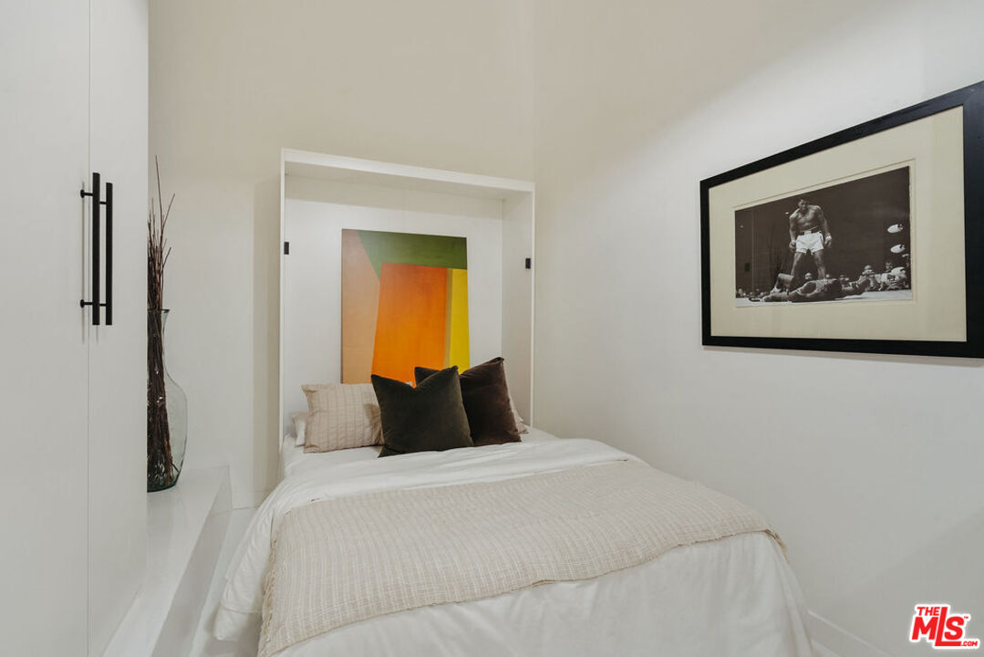 500 Molino St Unit: 101