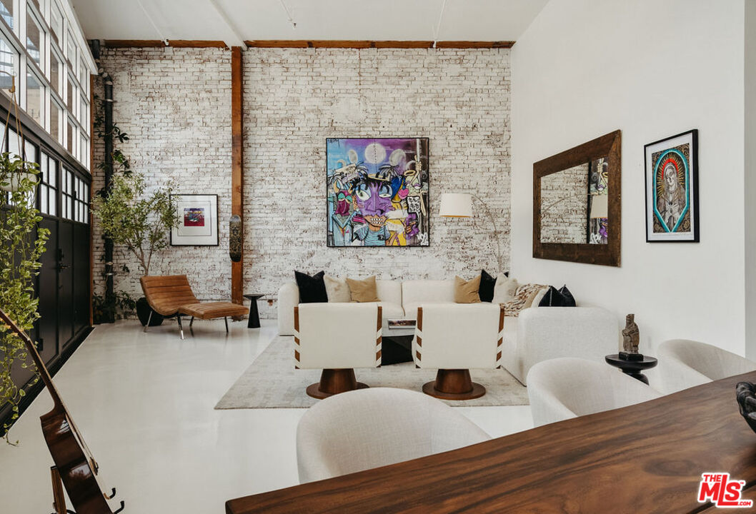 500 Molino St Unit: 101