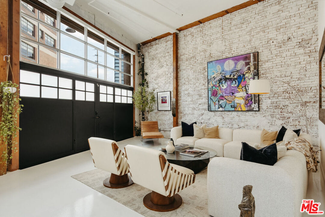 500 Molino St Unit: 101