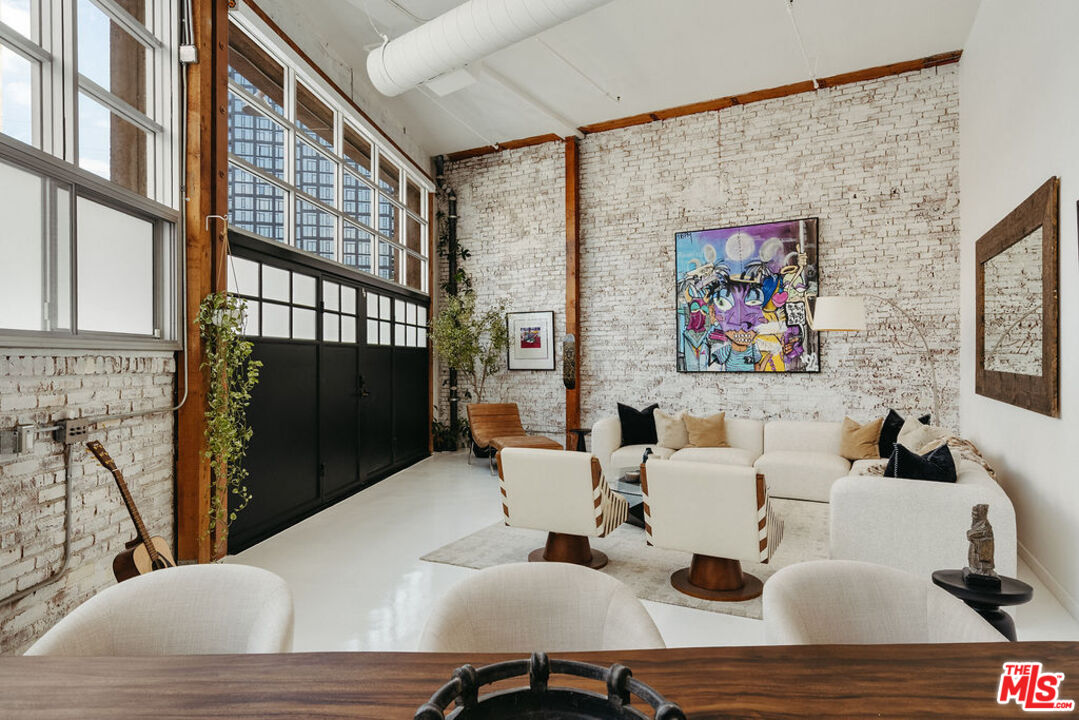 500 Molino St Unit: 101
