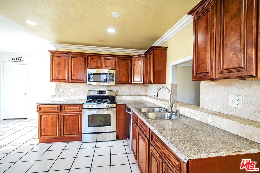 1433 N El Dorado Ave